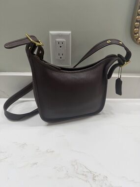 Coach Vintage Y2K 2000s Brown Leather Legacy Swingpack Slim Zip Crossbody Bag